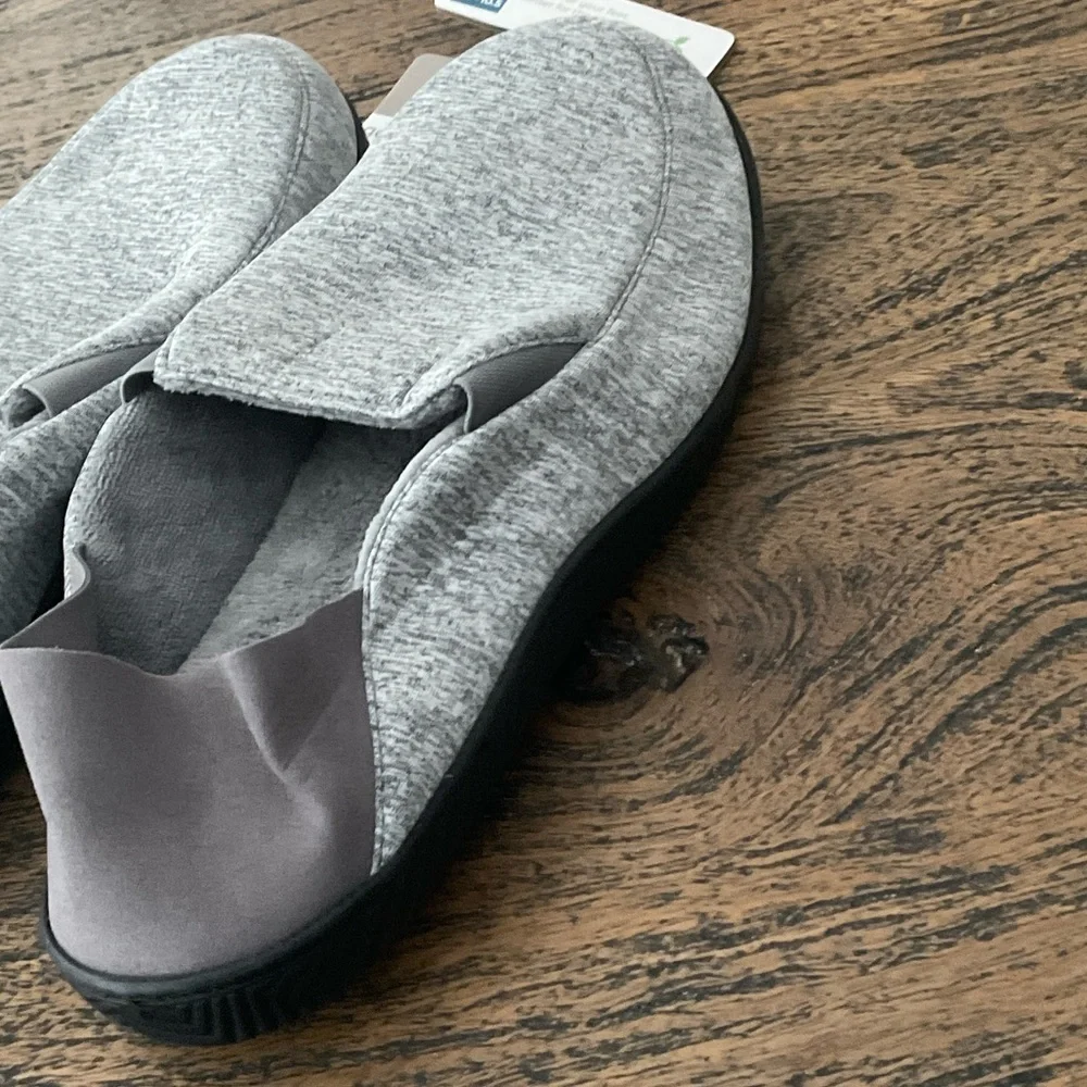 Isotoner Light Gray Slip-On Slippers